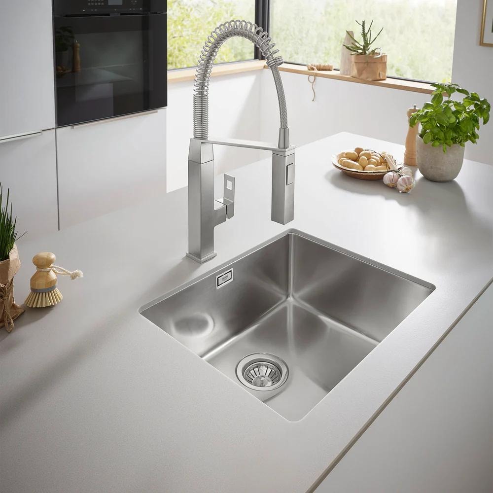Grohe Eurocube semi-pro kitchen faucet with stainless steel undermount sink